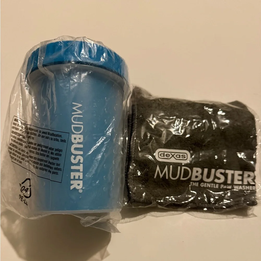 Decades MudBuster paw cleaning